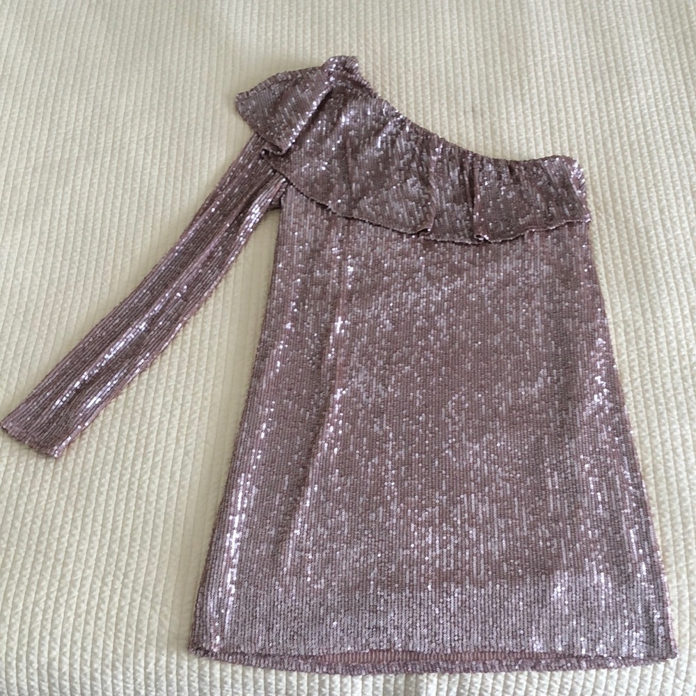 Glittery gold one shoulder minidress